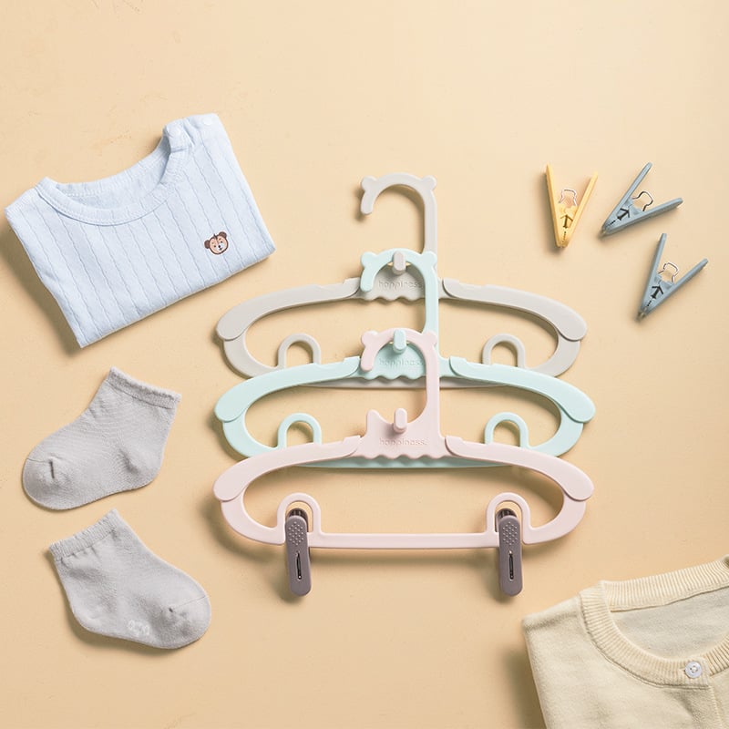 Multifunctional Retractable Hanger for Babies